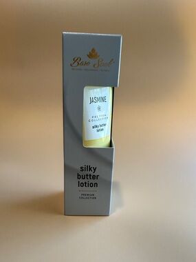 Bare Soak Jasmine Silky Butter Lotion - Yellow & White